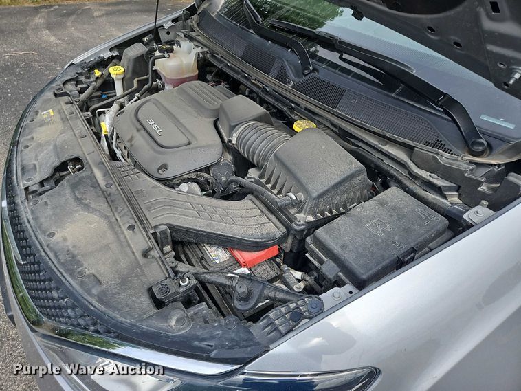 image for item OJ9925 2019 Chrysler Pacifica van