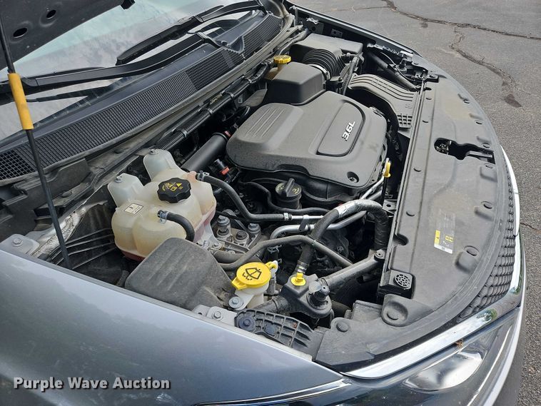 image for item OJ9925 2019 Chrysler Pacifica van