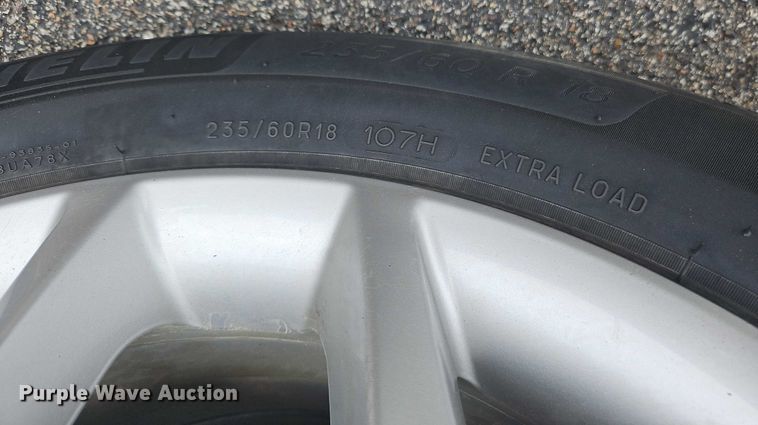 image for item OJ9925 2019 Chrysler Pacifica van