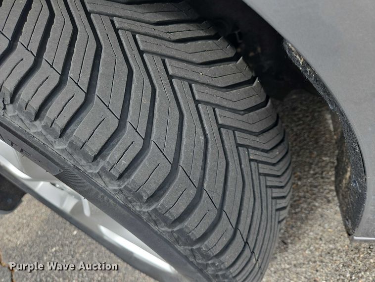 image for item OJ9925 2019 Chrysler Pacifica van