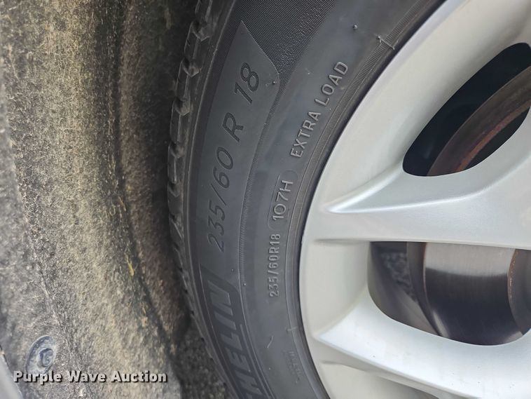 image for item OJ9925 2019 Chrysler Pacifica van