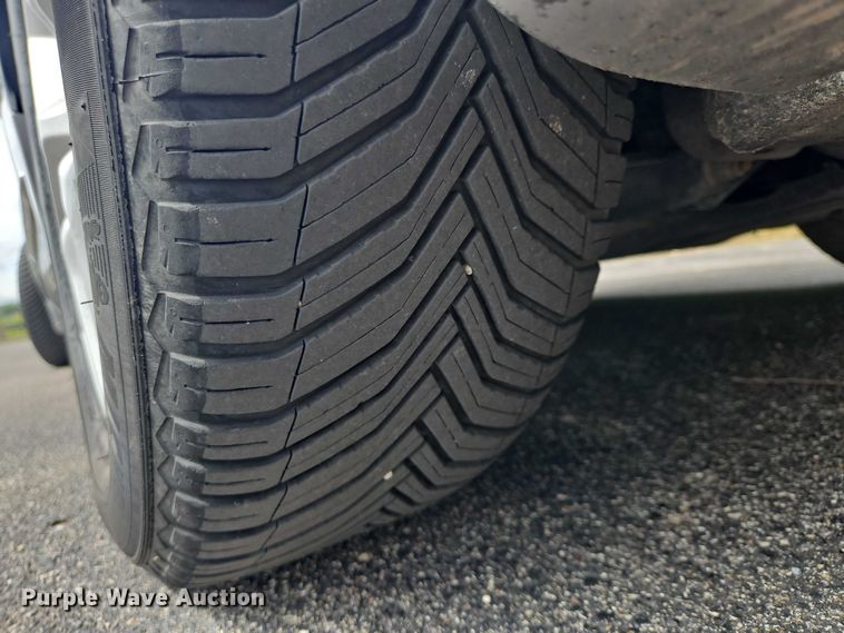 image for item OJ9925 2019 Chrysler Pacifica van