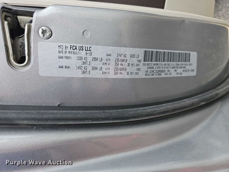 image for item OJ9925 2019 Chrysler Pacifica van