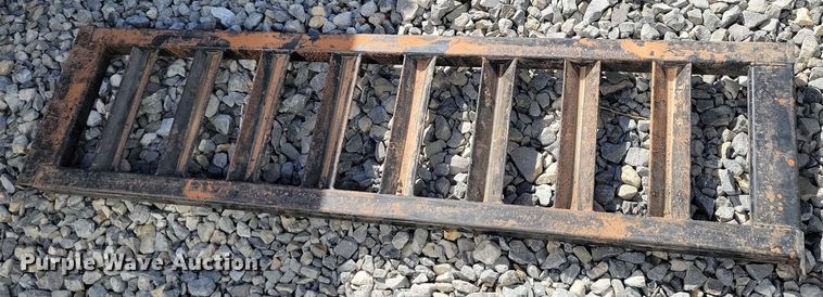 image for item YA0632 2023 RoadClipper Enterprises Diamond C dump trailer