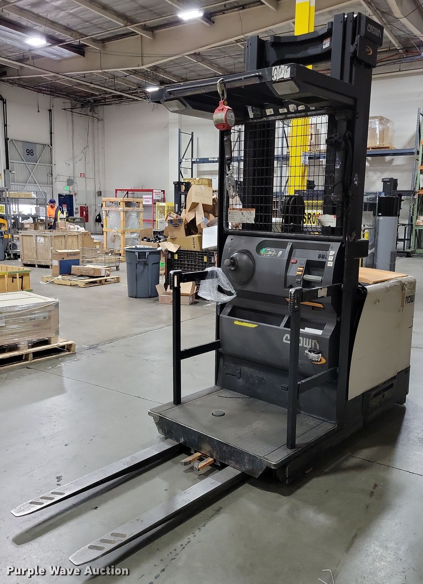 2015 Crown SP 4000 order picker in Pomona, CA | Item DX7027