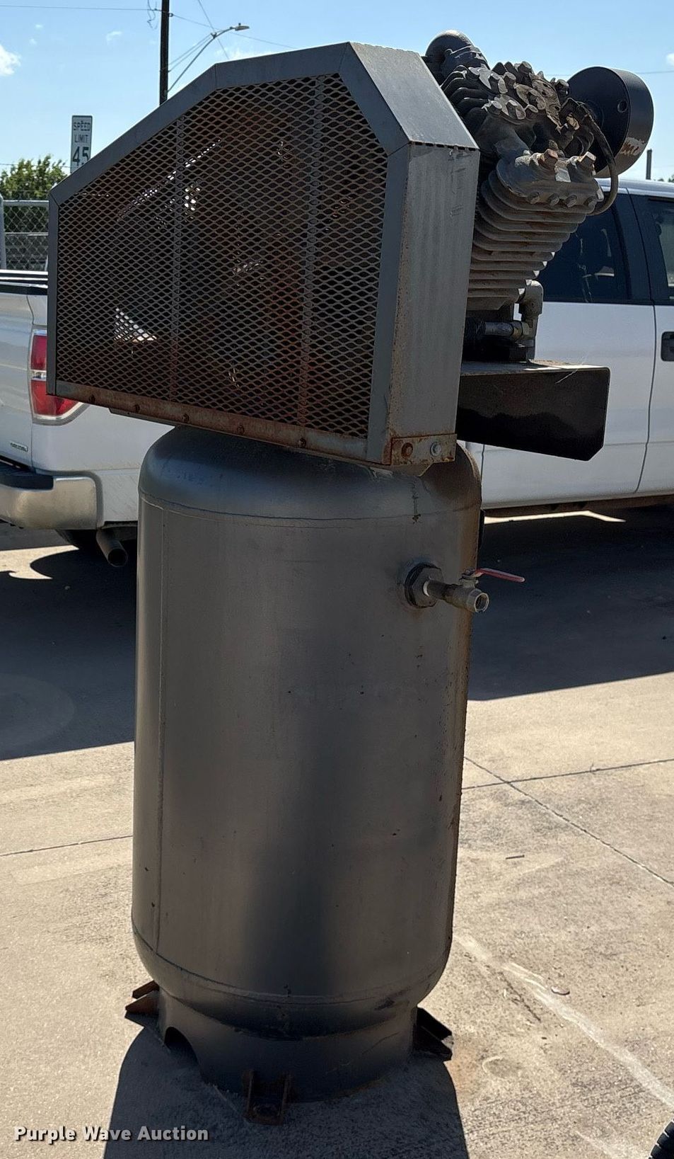 2002 NAPA 7.5HP 2 stage air compressor in Itasca, TX | Item DY0651