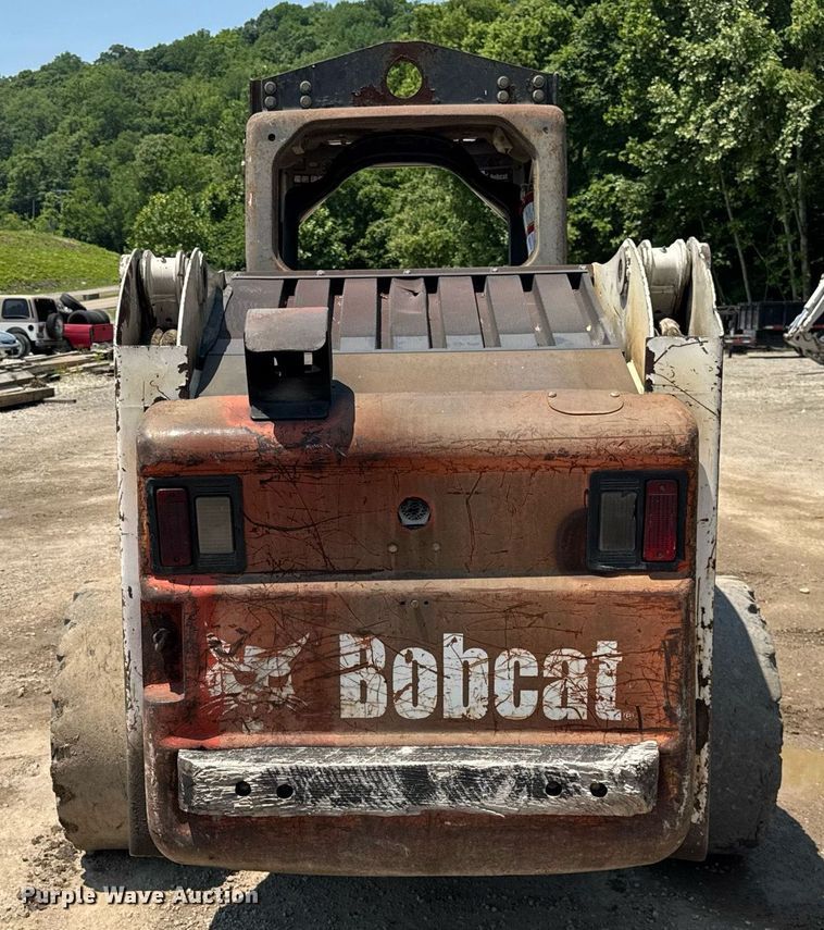 image for item DI9050 2004 Bobcat S220 skid steer loader