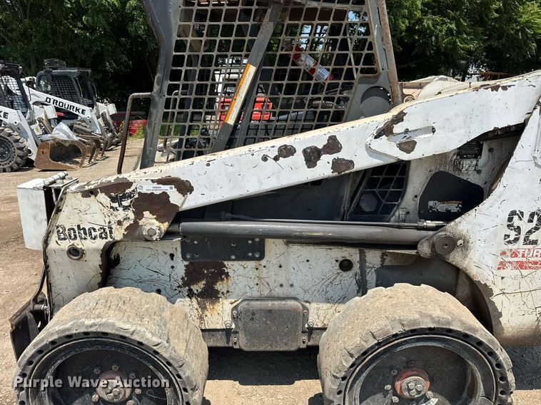 image for item DI9050 2004 Bobcat S220 skid steer loader