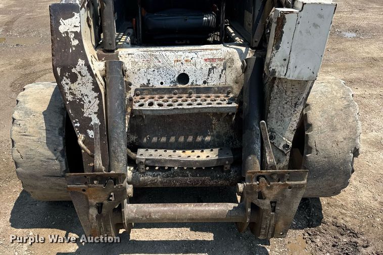 image for item DI9050 2004 Bobcat S220 skid steer loader