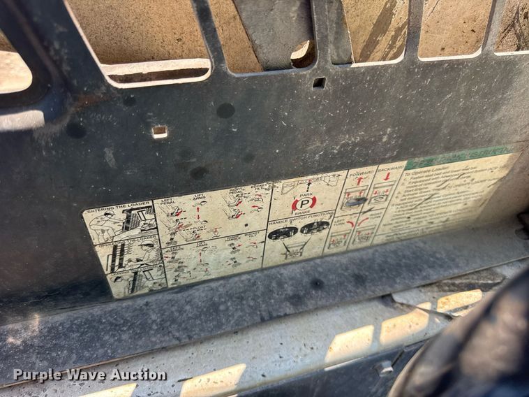 image for item DI9050 2004 Bobcat S220 skid steer loader
