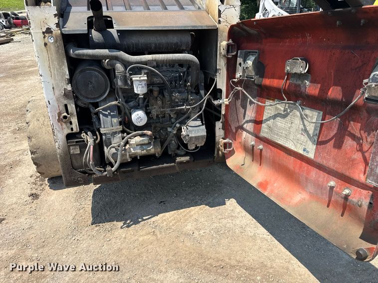 image for item DI9050 2004 Bobcat S220 skid steer loader