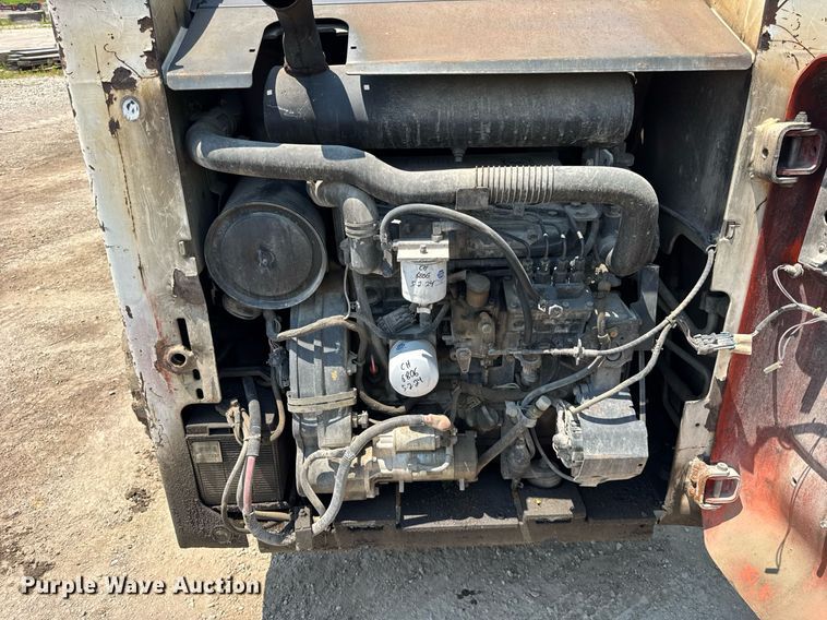 image for item DI9050 2004 Bobcat S220 skid steer loader