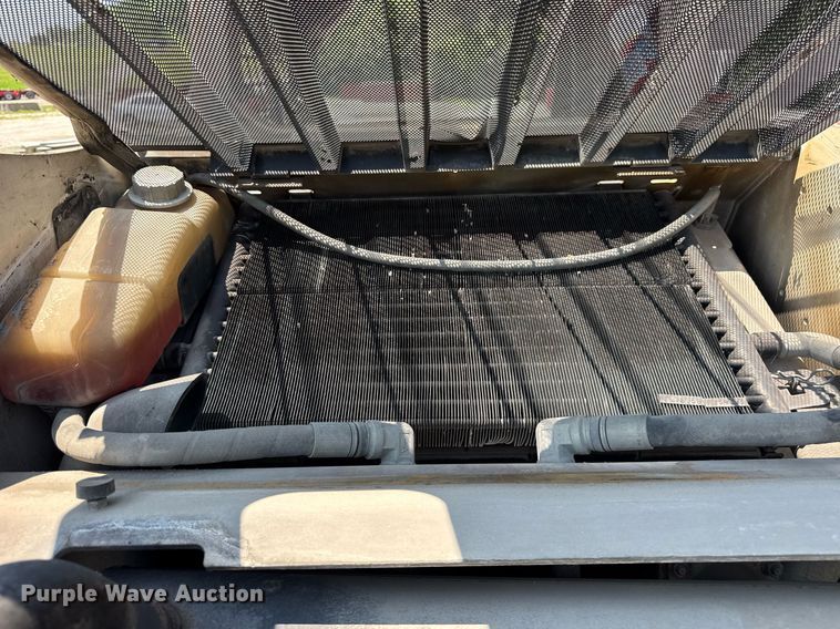 image for item DI9050 2004 Bobcat S220 skid steer loader