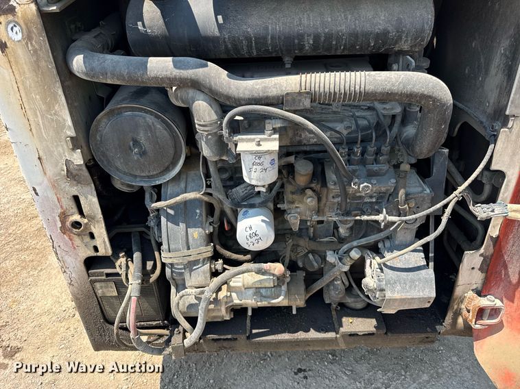 image for item DI9050 2004 Bobcat S220 skid steer loader