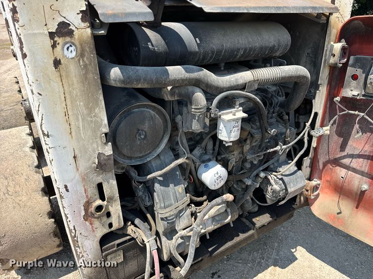 image for item DI9050 2004 Bobcat S220 skid steer loader