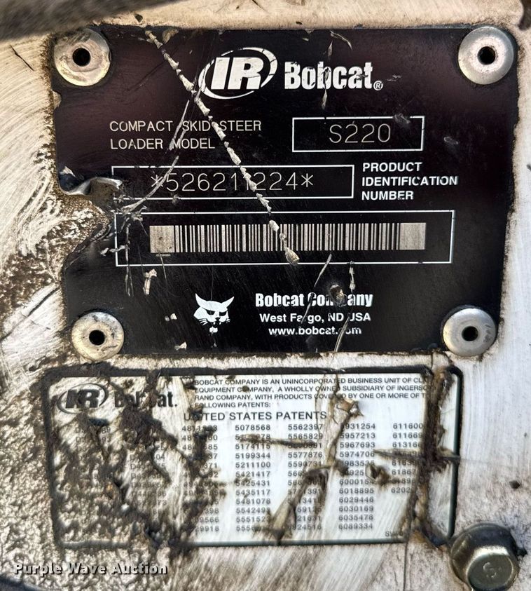 image for item DI9050 2004 Bobcat S220 skid steer loader