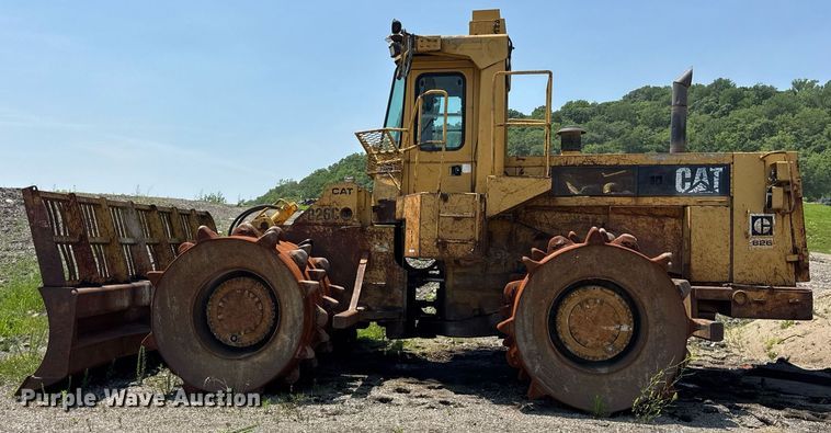 image for item DI9052 1992 Caterpillar 826C landfill compactor