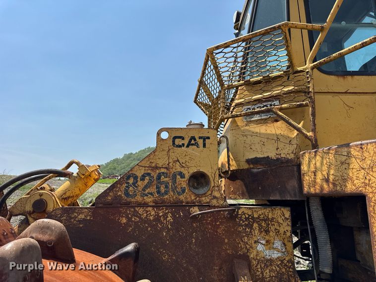 image for item DI9052 1992 Caterpillar 826C landfill compactor