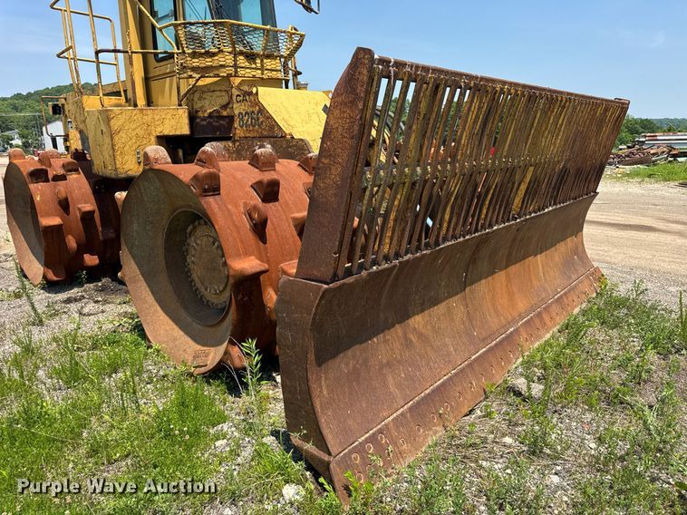 image for item DI9052 1992 Caterpillar 826C landfill compactor