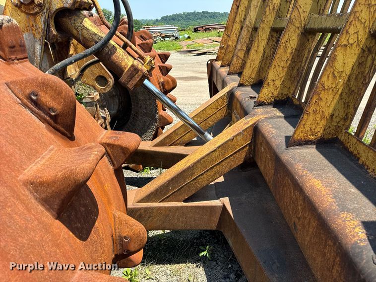 image for item DI9052 1992 Caterpillar 826C landfill compactor