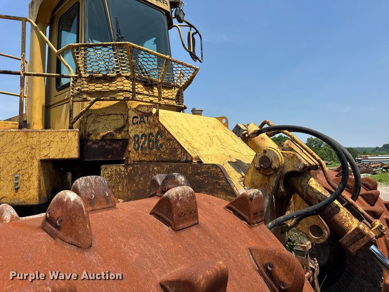 image for item DI9052 1992 Caterpillar 826C landfill compactor