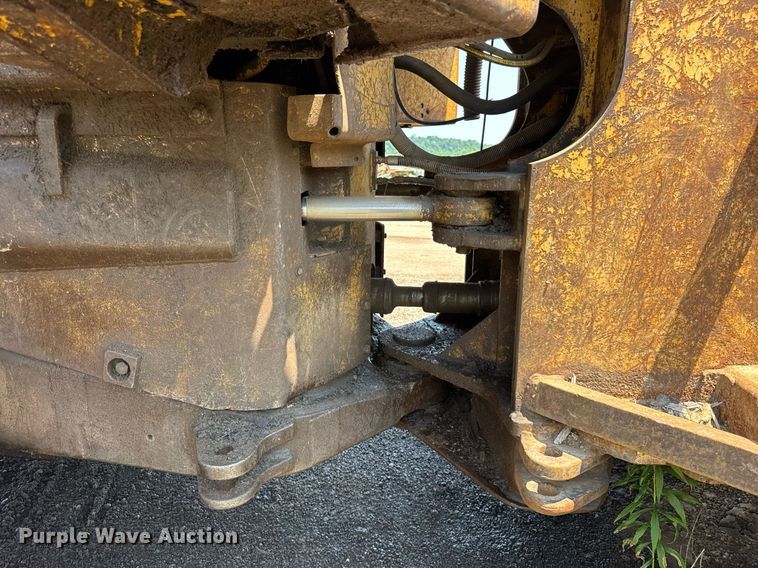 image for item DI9052 1992 Caterpillar 826C landfill compactor