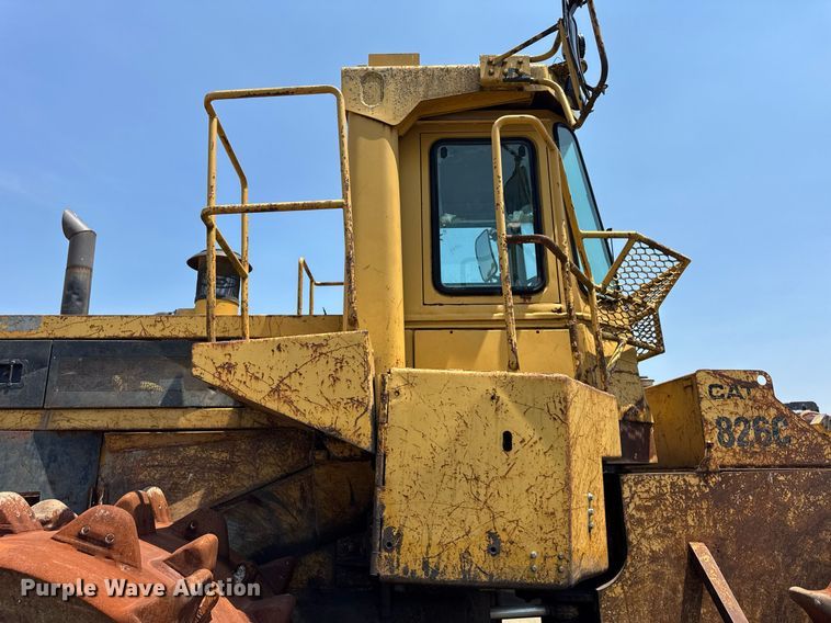 image for item DI9052 1992 Caterpillar 826C landfill compactor