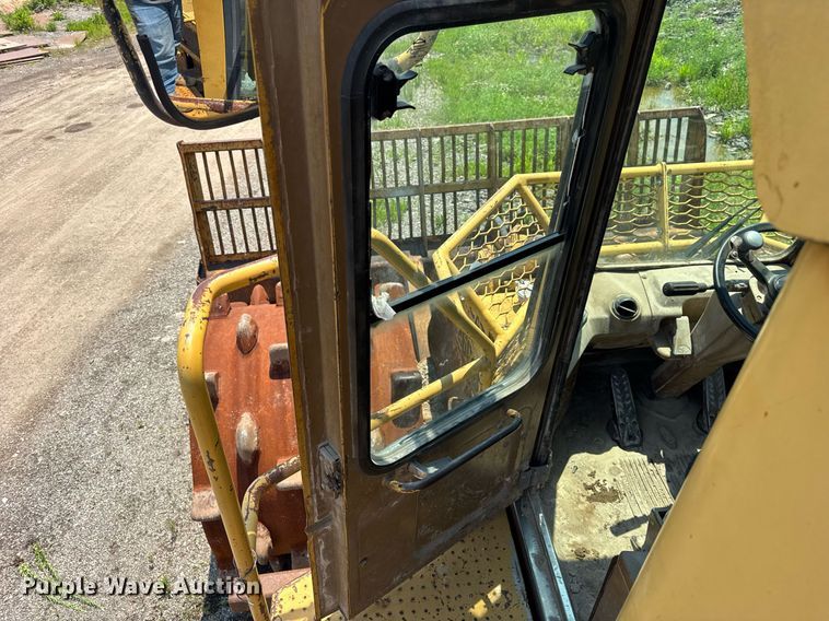 image for item DI9052 1992 Caterpillar 826C landfill compactor