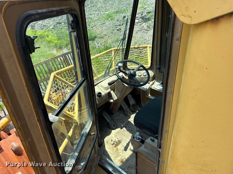 image for item DI9052 1992 Caterpillar 826C landfill compactor