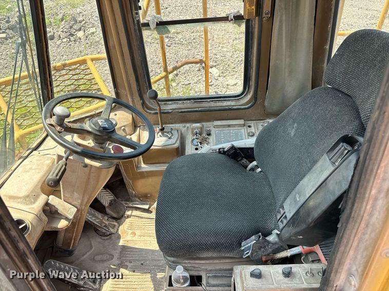 image for item DI9052 1992 Caterpillar 826C landfill compactor