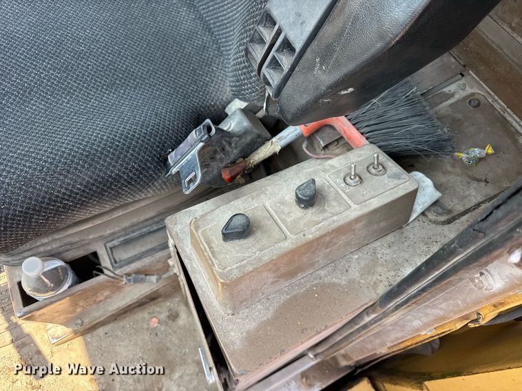 image for item DI9052 1992 Caterpillar 826C landfill compactor