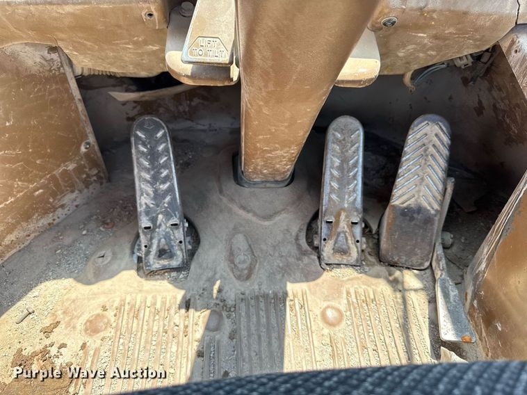 image for item DI9052 1992 Caterpillar 826C landfill compactor