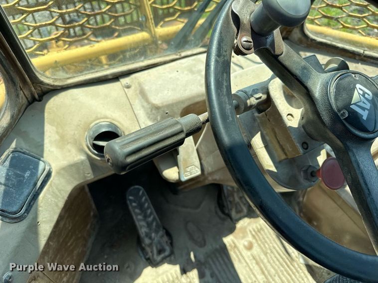 image for item DI9052 1992 Caterpillar 826C landfill compactor