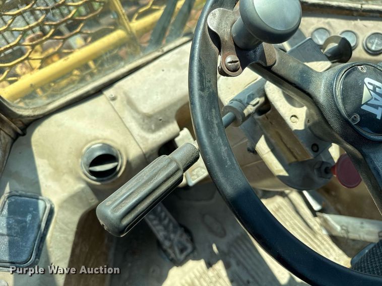 image for item DI9052 1992 Caterpillar 826C landfill compactor