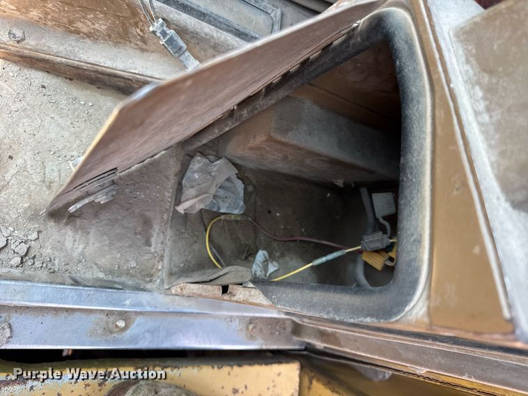 image for item DI9052 1992 Caterpillar 826C landfill compactor