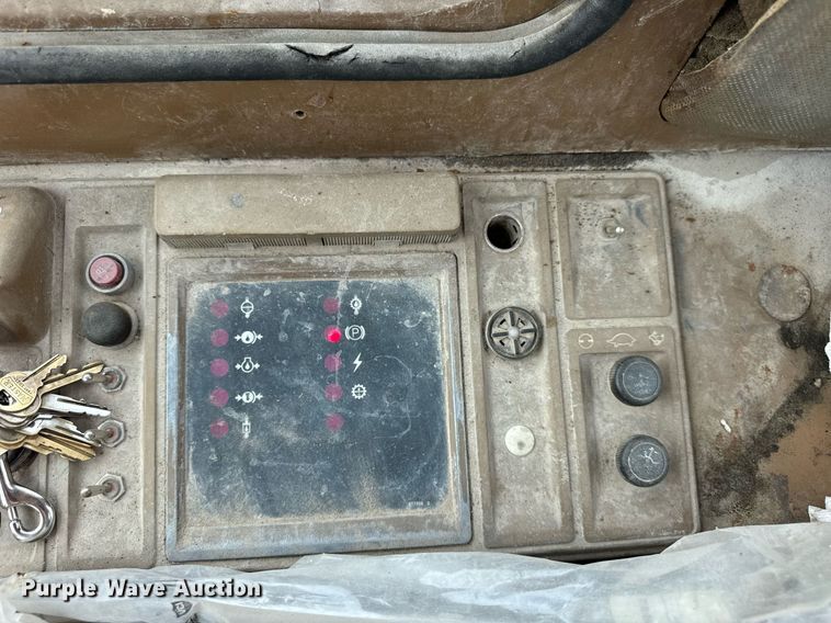 image for item DI9052 1992 Caterpillar 826C landfill compactor