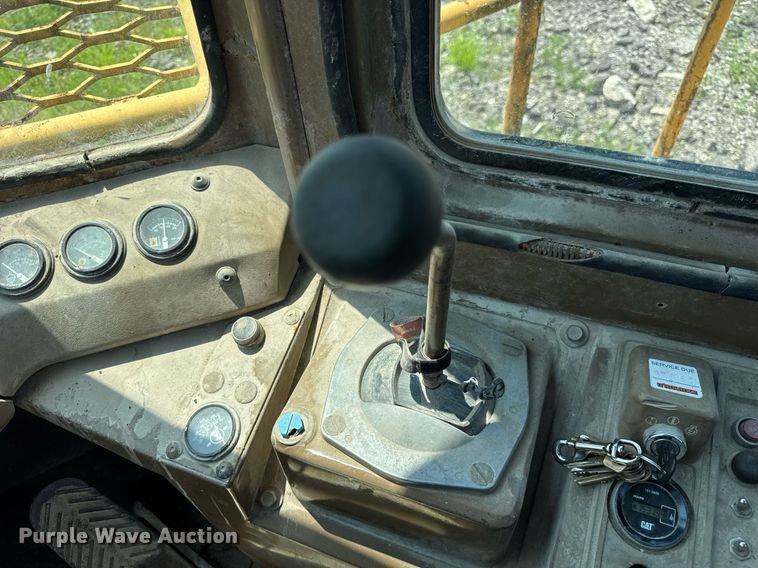 image for item DI9052 1992 Caterpillar 826C landfill compactor