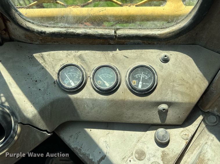 image for item DI9052 1992 Caterpillar 826C landfill compactor