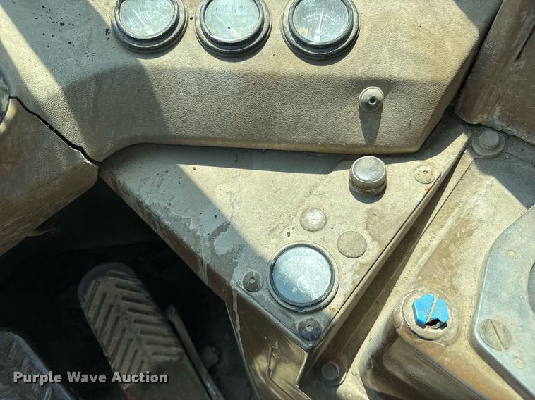 image for item DI9052 1992 Caterpillar 826C landfill compactor