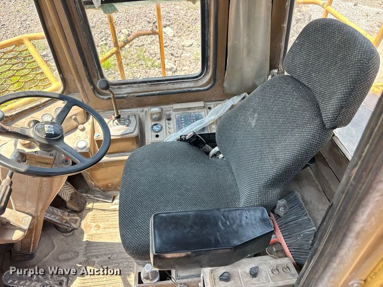 image for item DI9052 1992 Caterpillar 826C landfill compactor