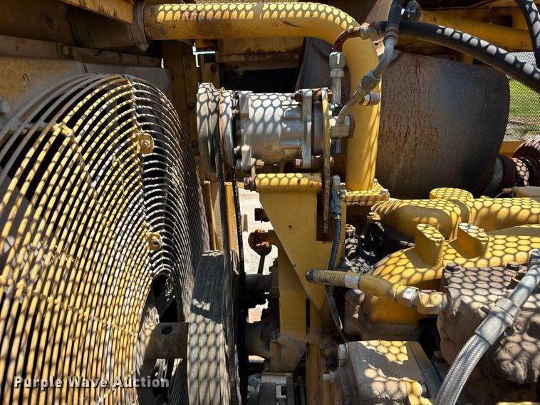 image for item DI9052 1992 Caterpillar 826C landfill compactor