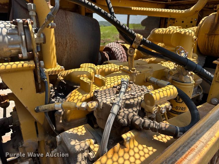 image for item DI9052 1992 Caterpillar 826C landfill compactor