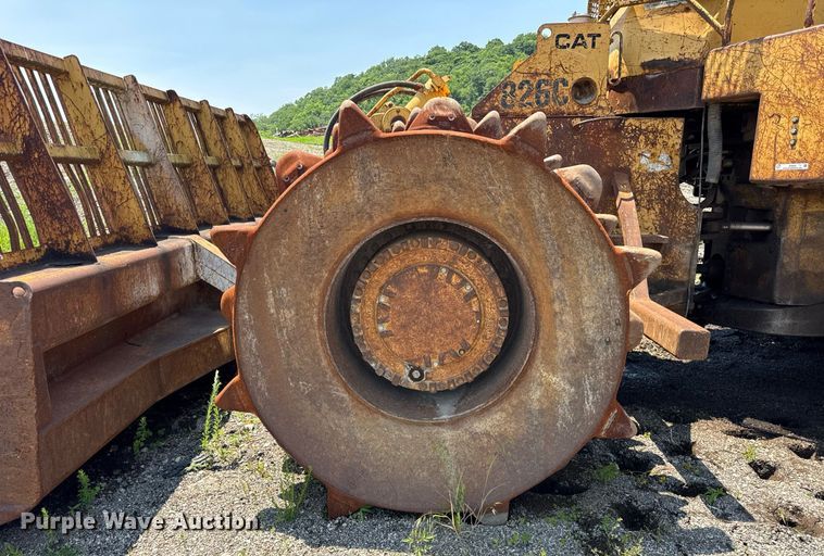 image for item DI9052 1992 Caterpillar 826C landfill compactor