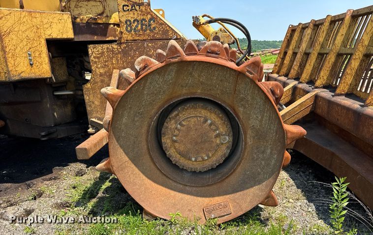 image for item DI9052 1992 Caterpillar 826C landfill compactor