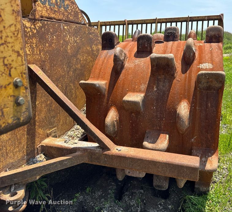 image for item DI9052 1992 Caterpillar 826C landfill compactor