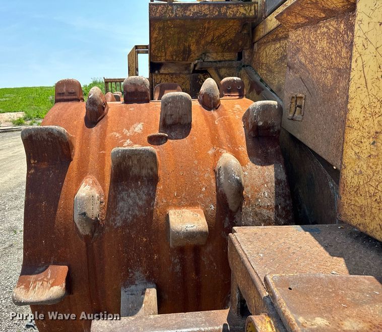 image for item DI9052 1992 Caterpillar 826C landfill compactor