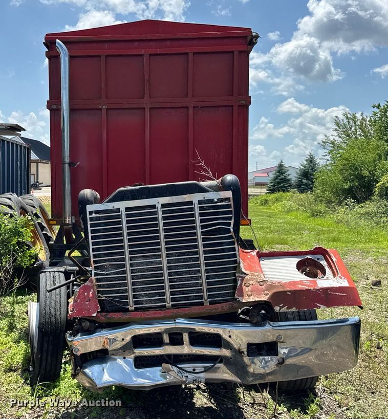 image for item DI9075 1983 Mack R600 grain truck