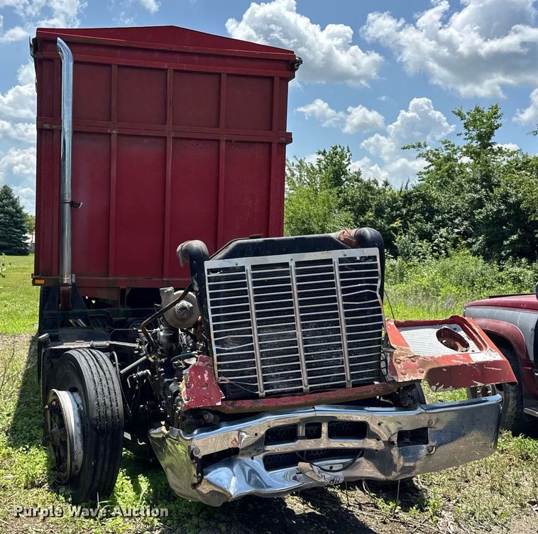 image for item DI9075 1983 Mack R600 grain truck