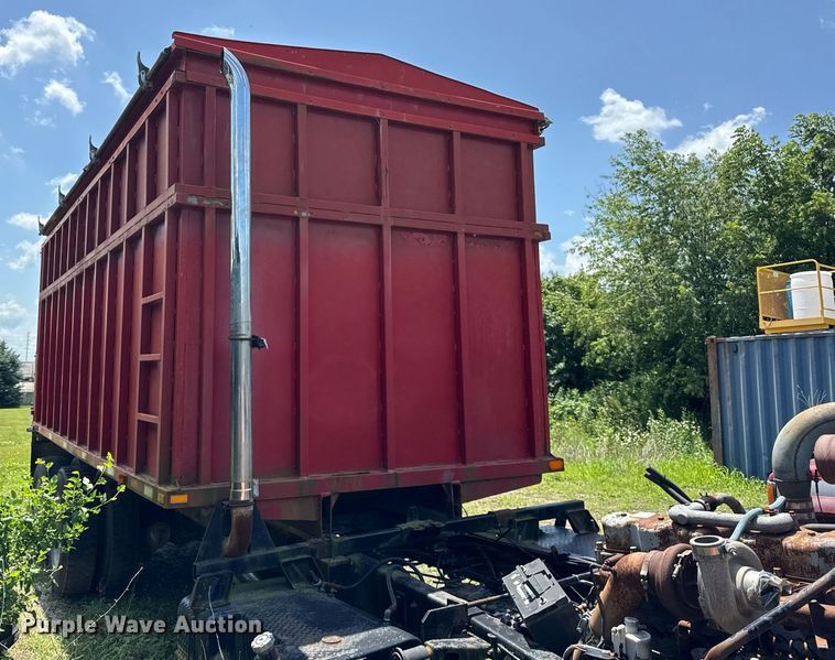 image for item DI9075 1983 Mack R600 grain truck