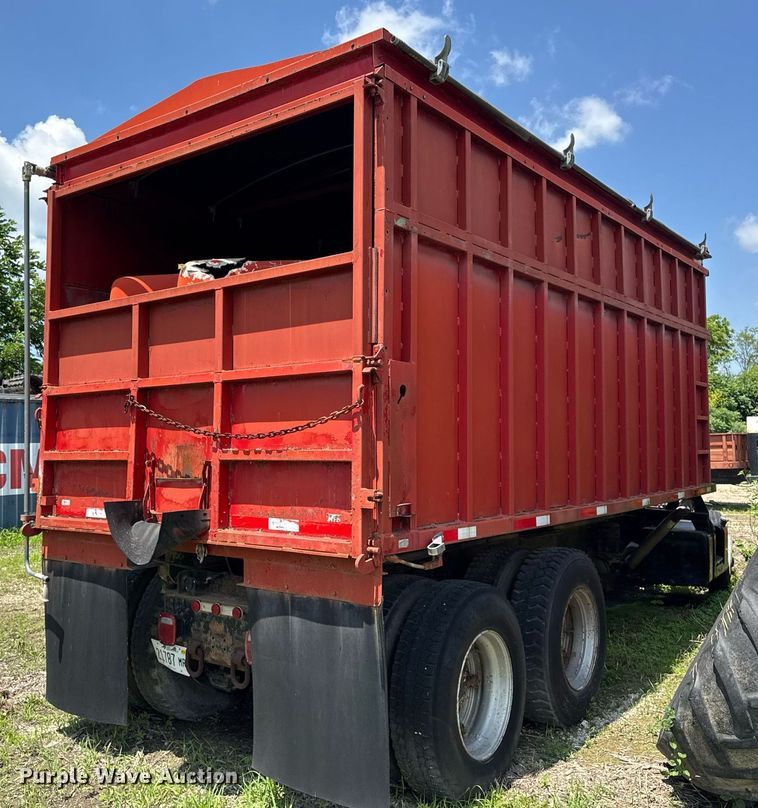 image for item DI9075 1983 Mack R600 grain truck